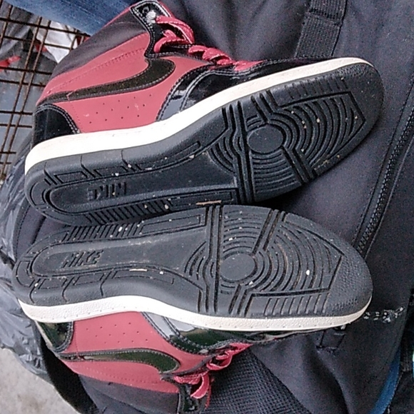 Nike force shoes with built in wedge red and black size 8.5 - Picture 2 of 3